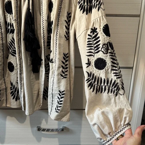 Zara Beige Peasant Blouse with Black Embroidery - Picture 3 of 8